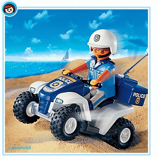 פליימוביל שוטר רוכב על טרקטורון פליימוביל 3655